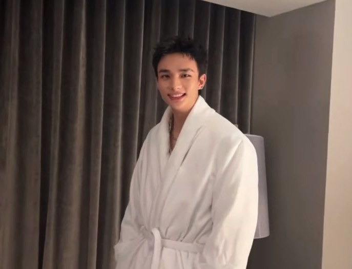 Latest photo of Hyunjin (Stray Kids)