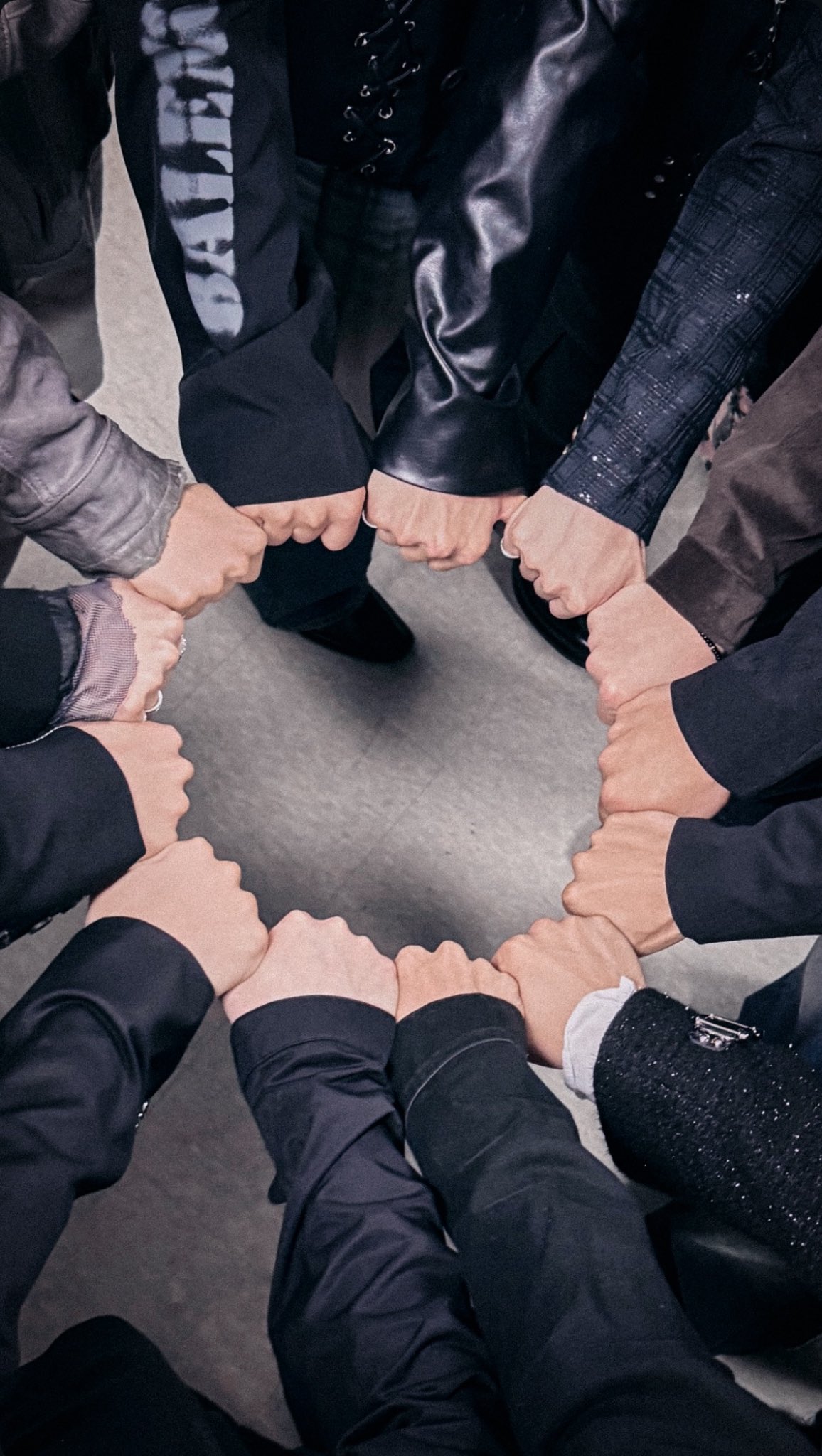 Fandom-recommended wallpaper image of SEVENTEEN