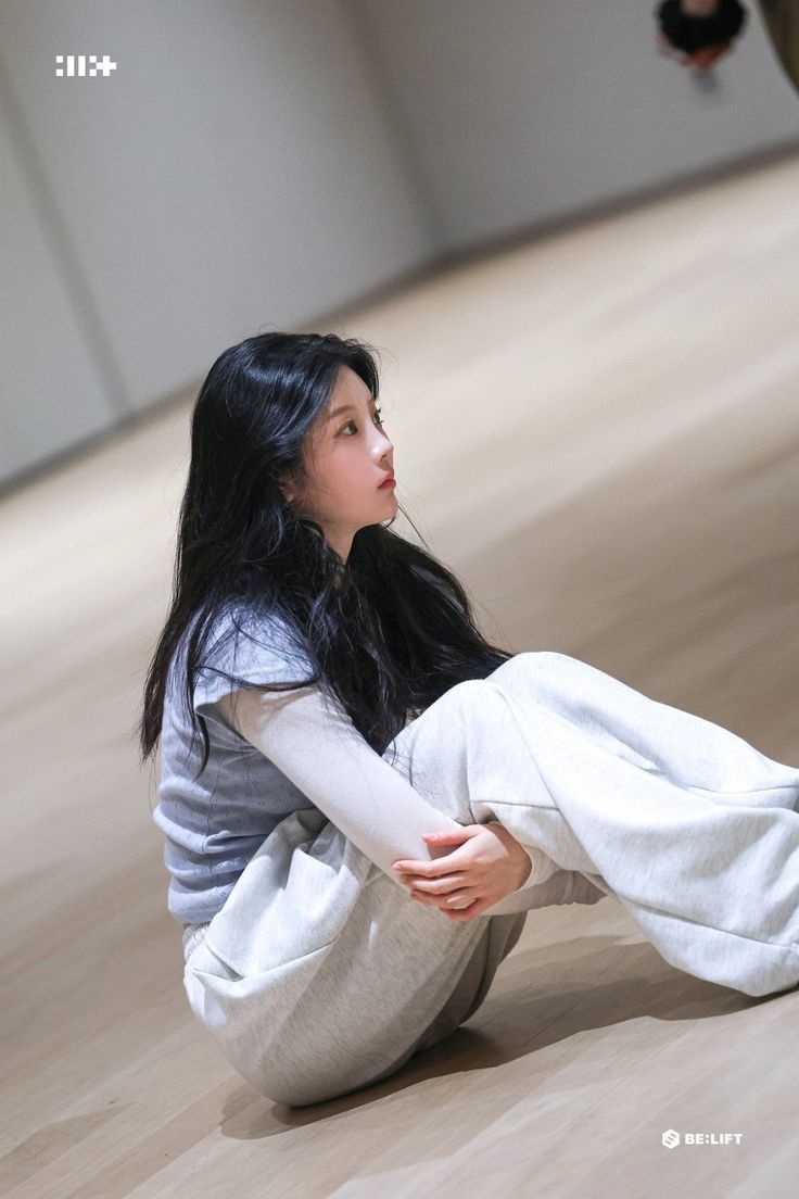 Behind-the-scenes cut of Wonhee (ILLIT)