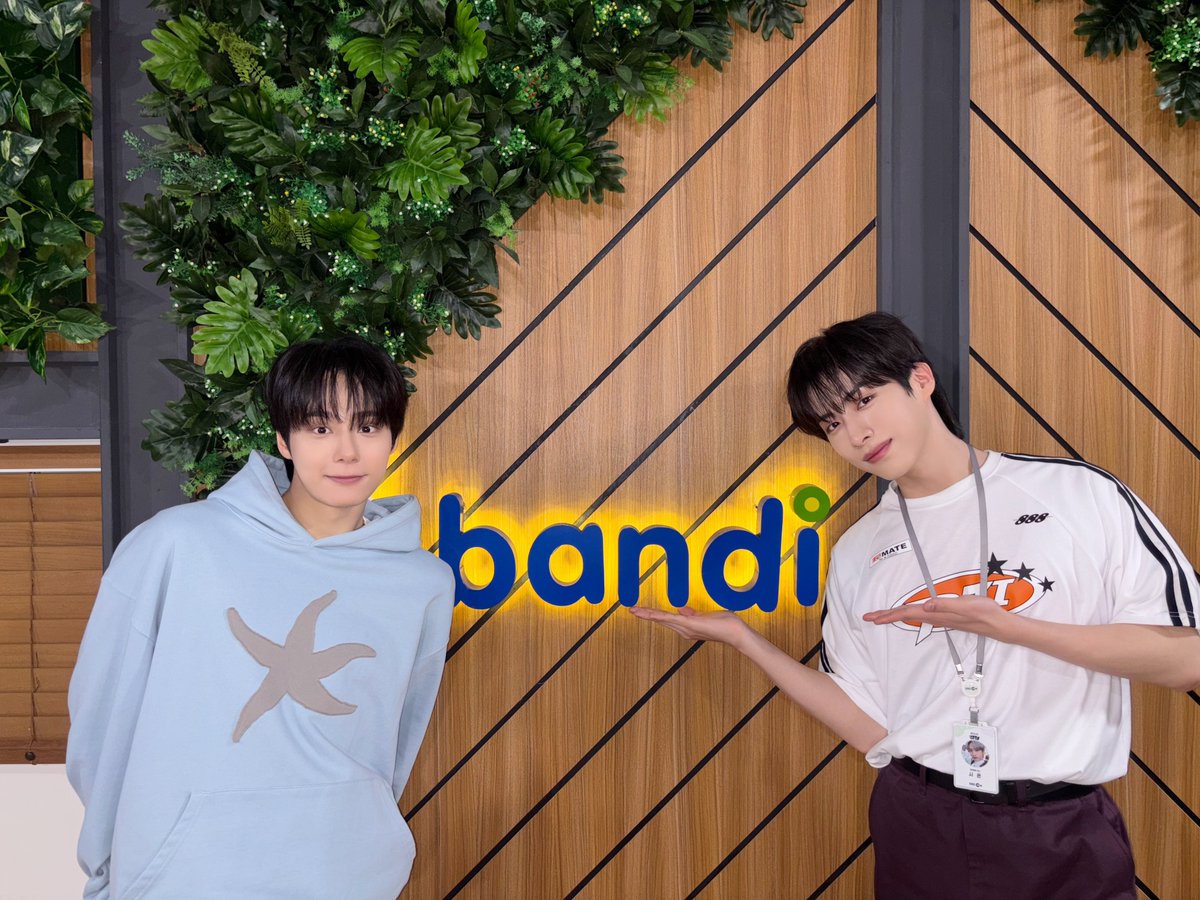 A moment captured by ONEUS's fan