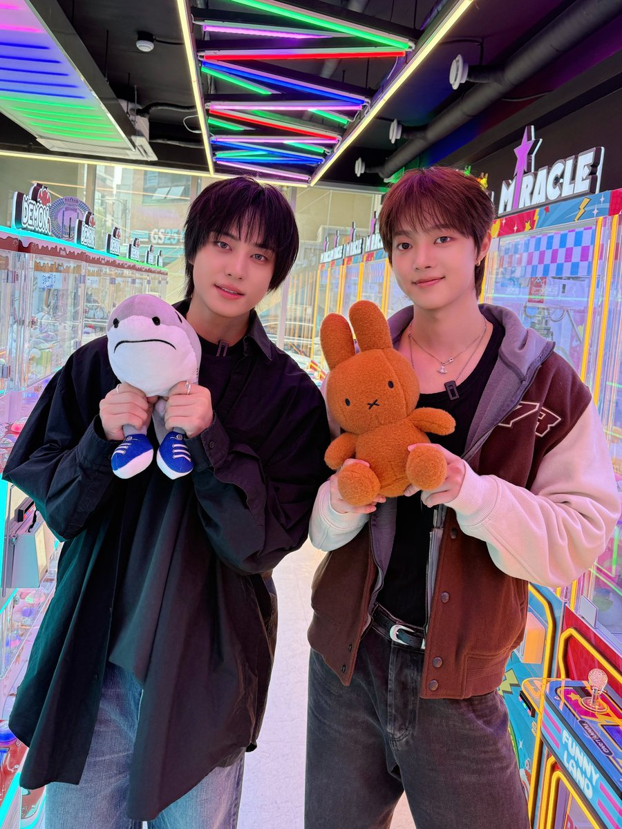 Behind-the-scenes cut of &TEAM