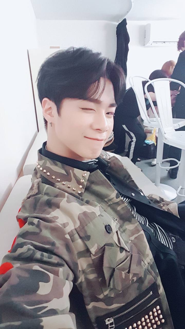 Fan-made special wallpaper for Moonbin (ASTRO)