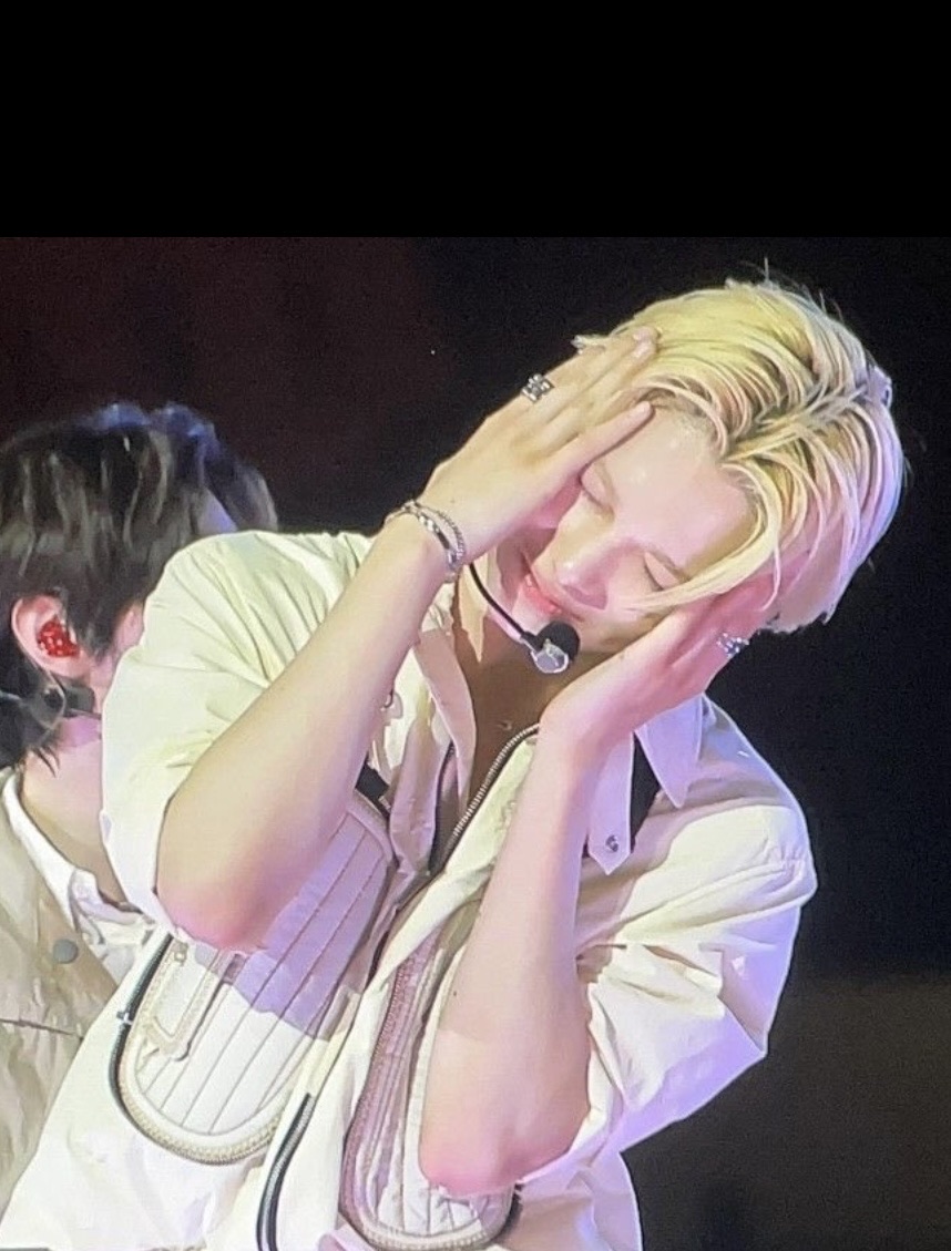 Behind-the-scenes cut of NI-KI (ENHYPEN)