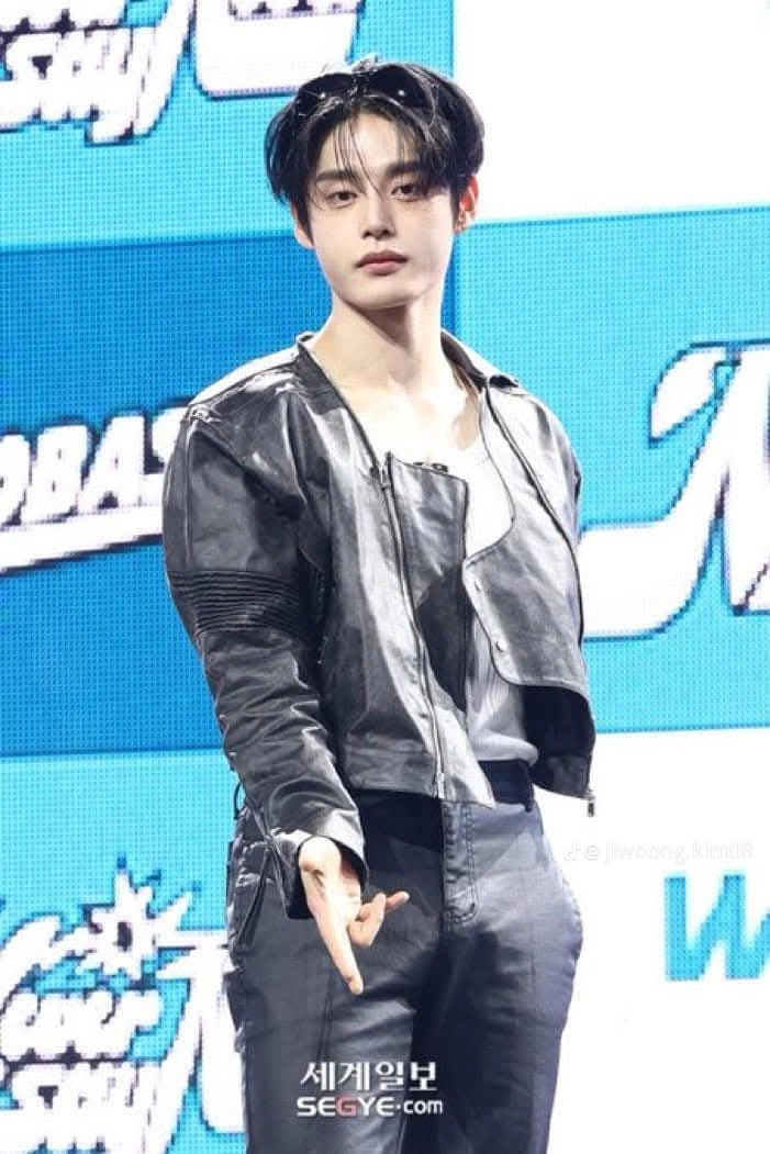 Recent activity shot of Kim Jiwoong (ZEROBASEONE)