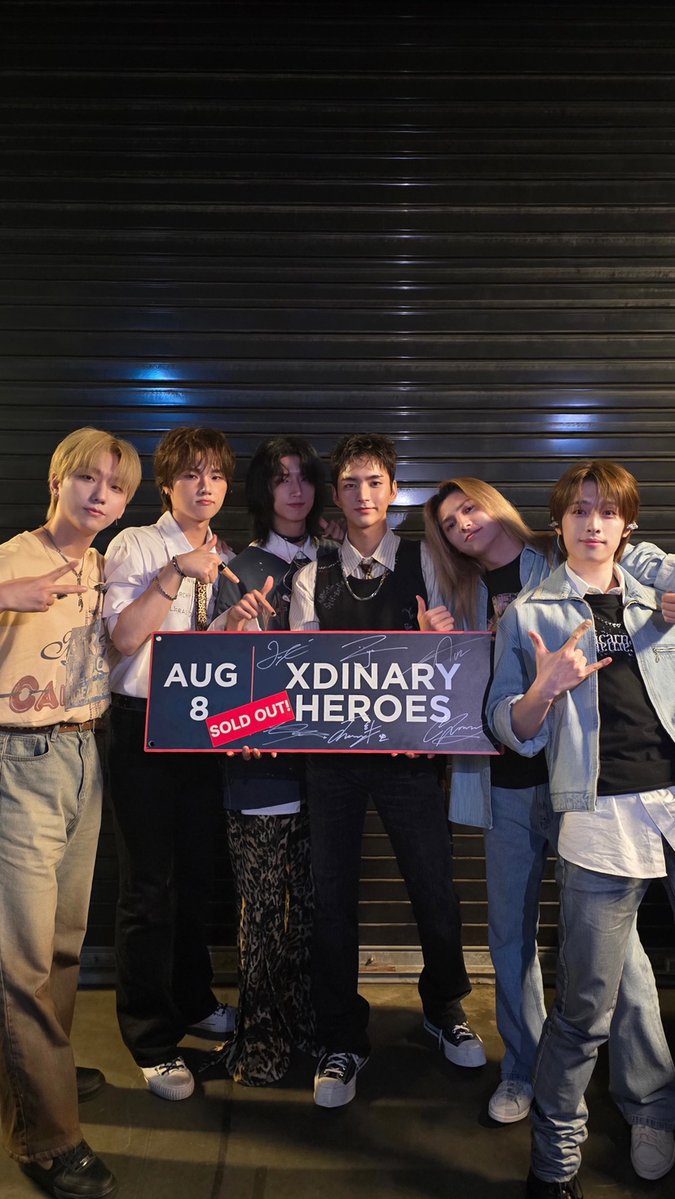 A heartfelt wallpaper shared by Xdinary Heroes's fans