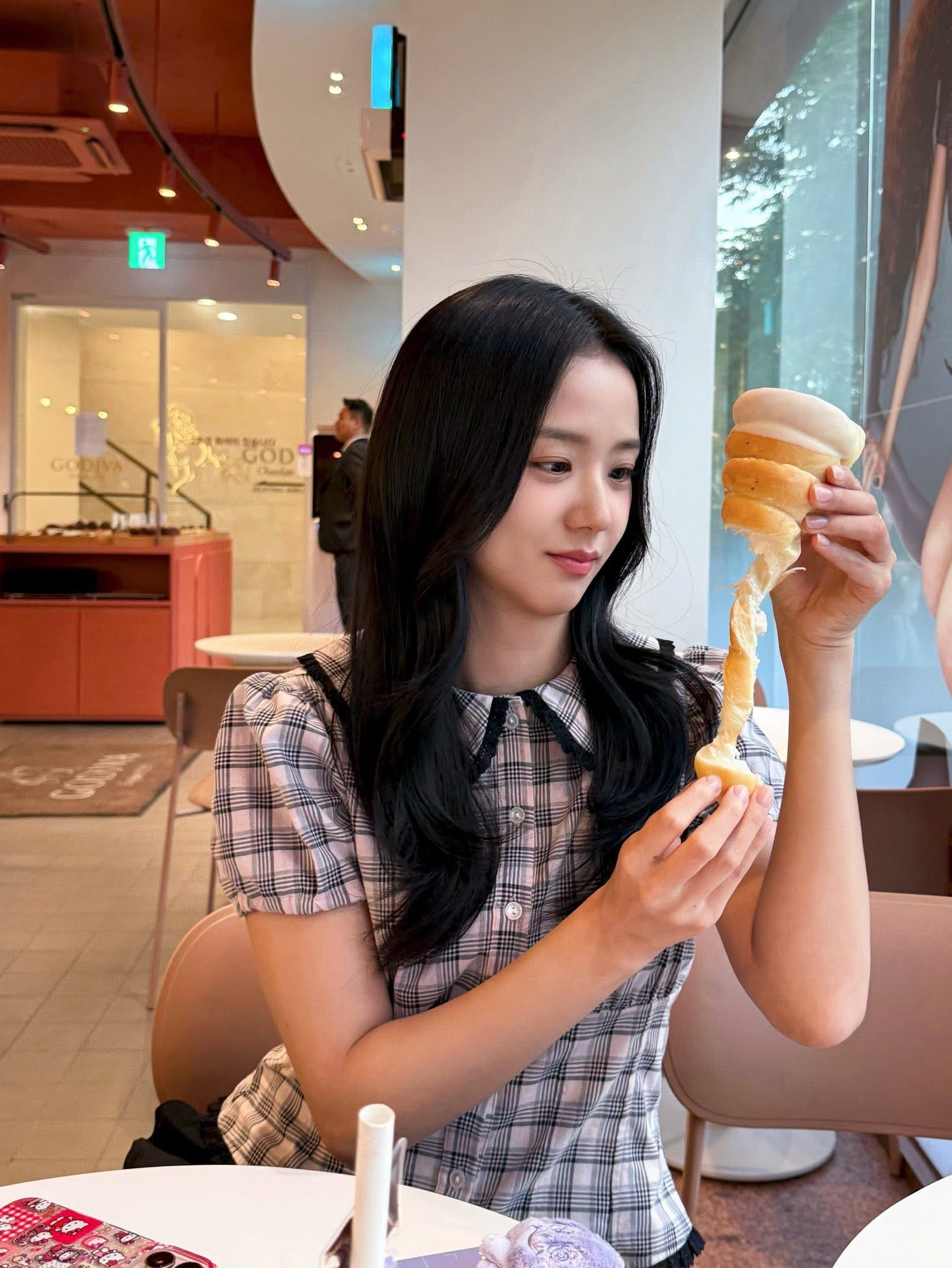Latest photo of Jisoo (BLACKPINK)