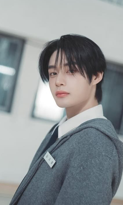 Recent activity shot of Kim Jiwoong (ZEROBASEONE)