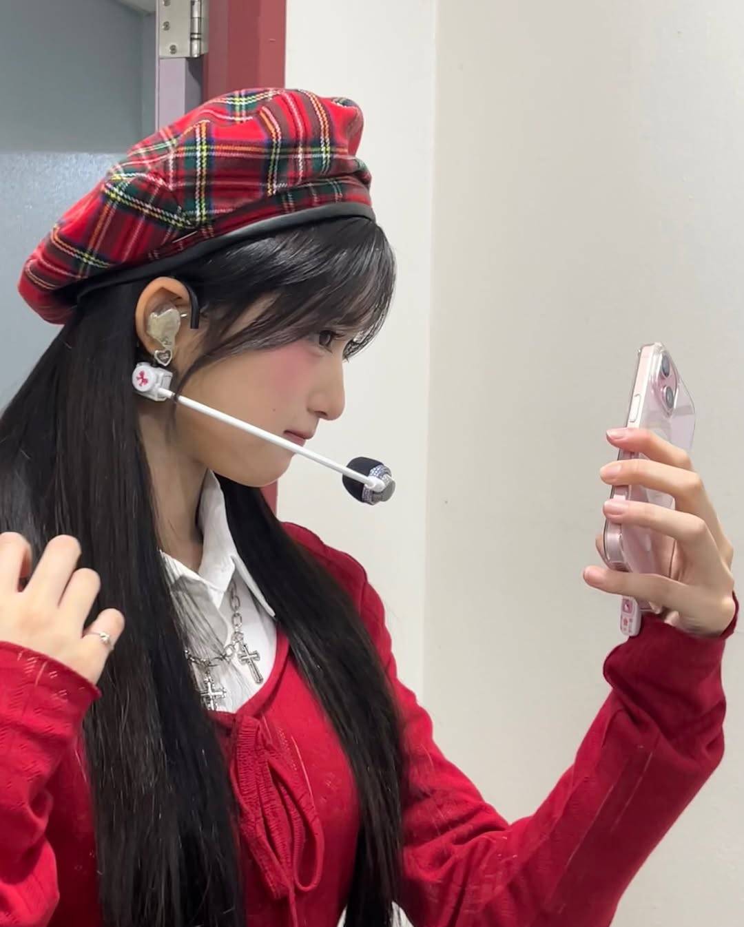 Behind-the-scenes cut of Leeseo (IVE)