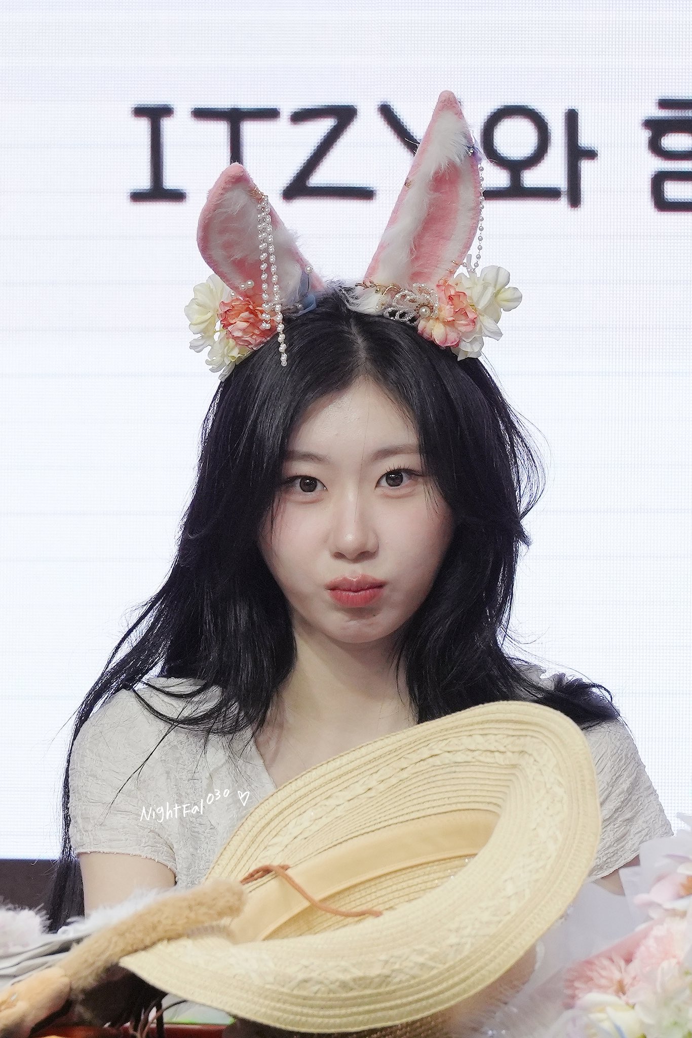 Behind-the-scenes cut of Chaeryeong (ITZY)