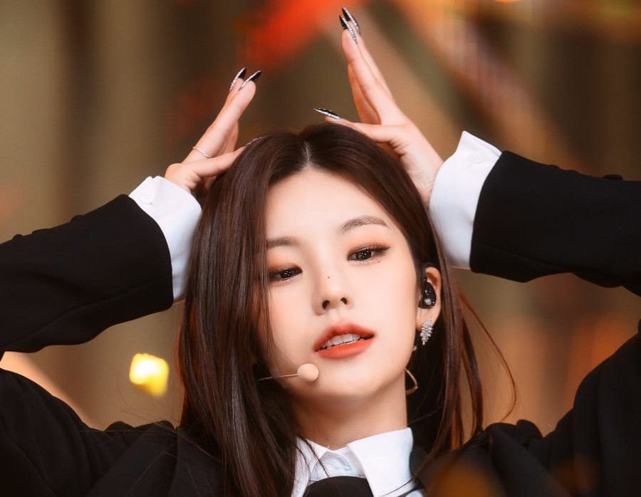 Recent activity shot of Yeji (ITZY)