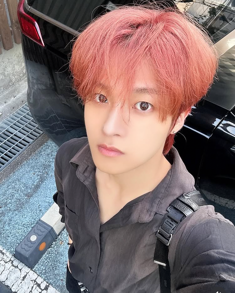 Behind-the-scenes cut of Junmin (Xikers)