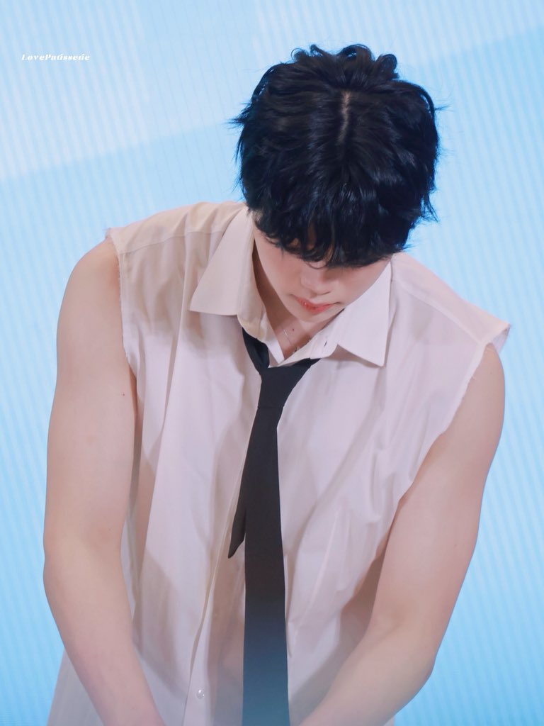 A moment captured by Park Gunwook (ZEROBASEONE)'s fan