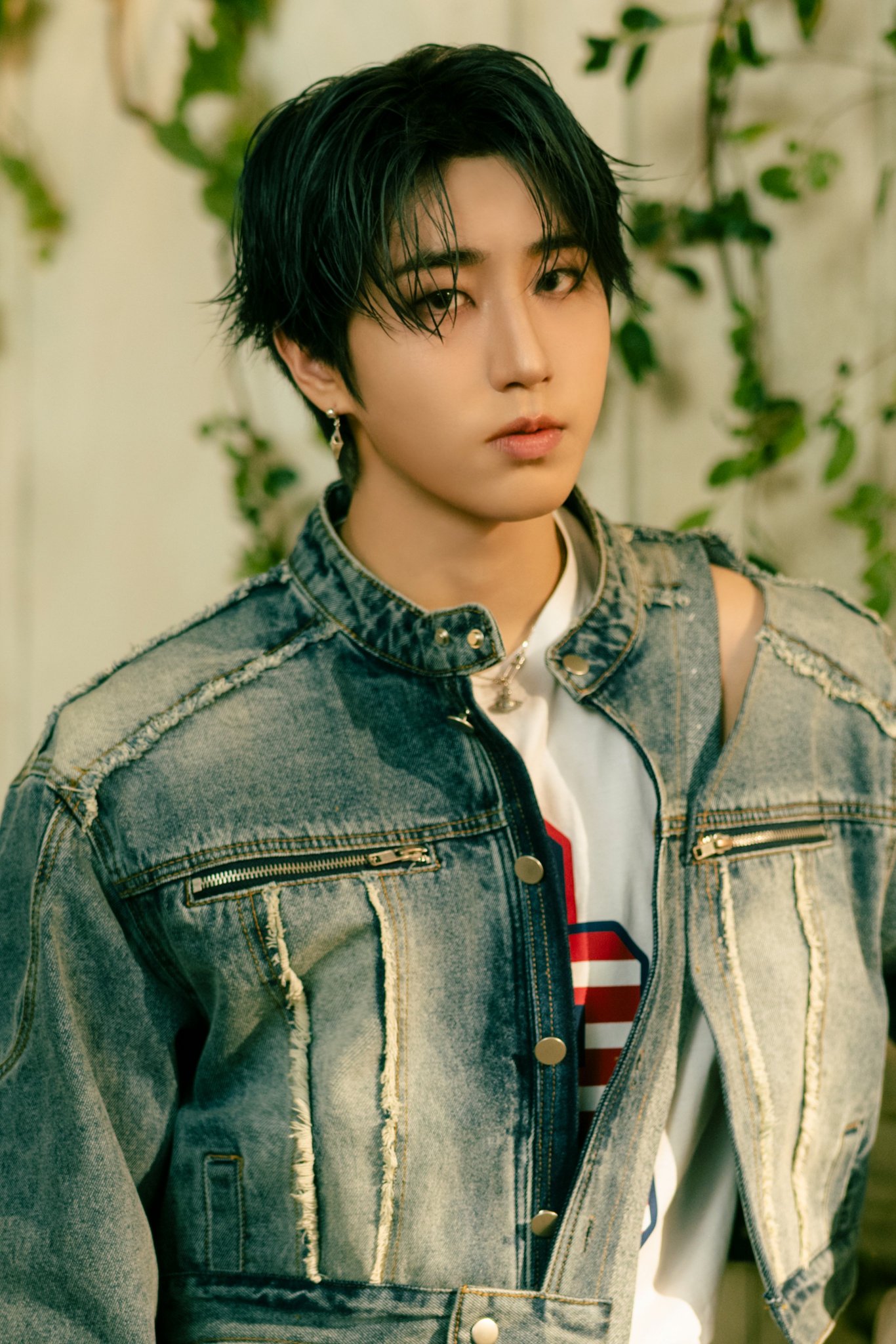 Behind-the-scenes cut of HAN (Stray Kids)