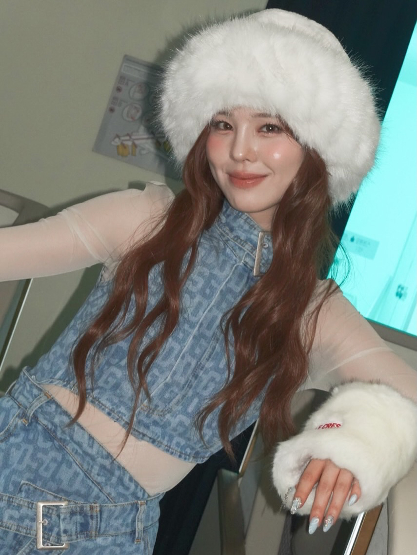 Behind-the-scenes cut of Mako (NiziU)