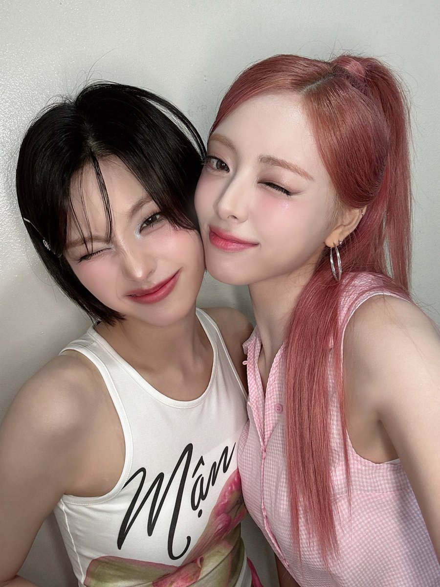 Behind-the-scenes cut of ITZY
