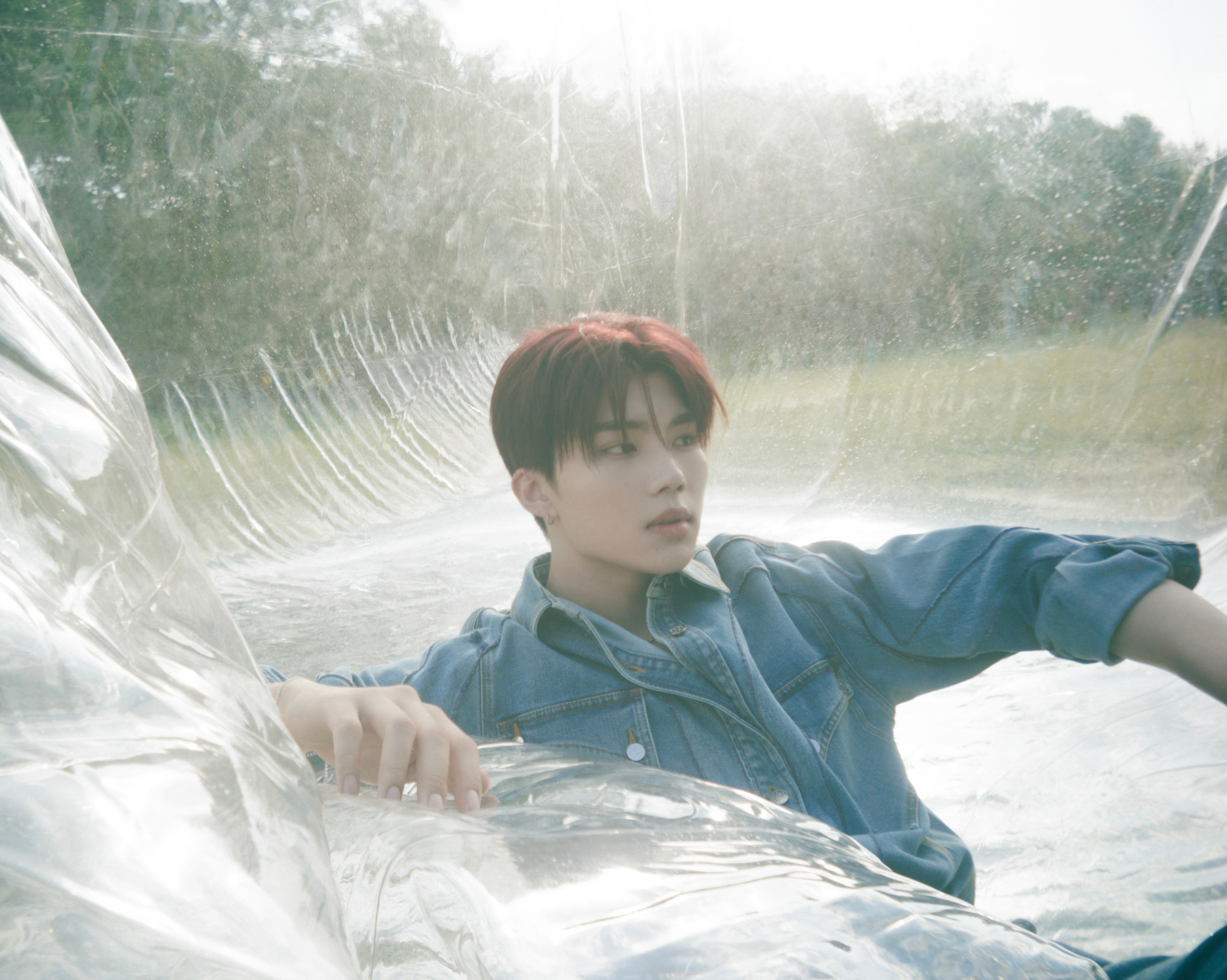 パク・ゴヌク (ZEROBASEONE)の舞台裏ショット