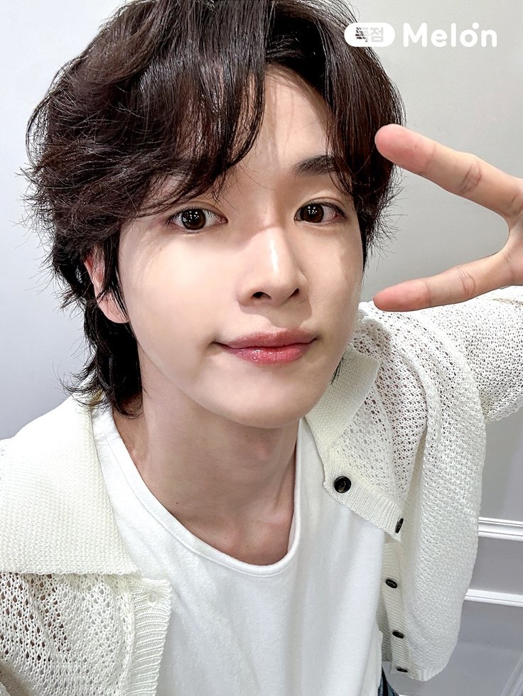 Latest photo of Sungchan (RIIZE)