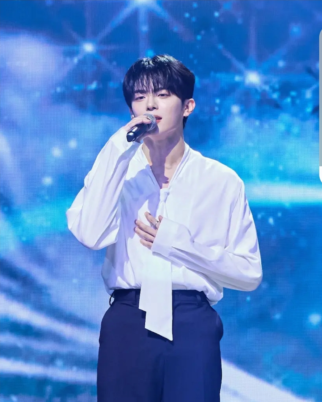 Recent activity shot of Kangmin (VERIVERY)