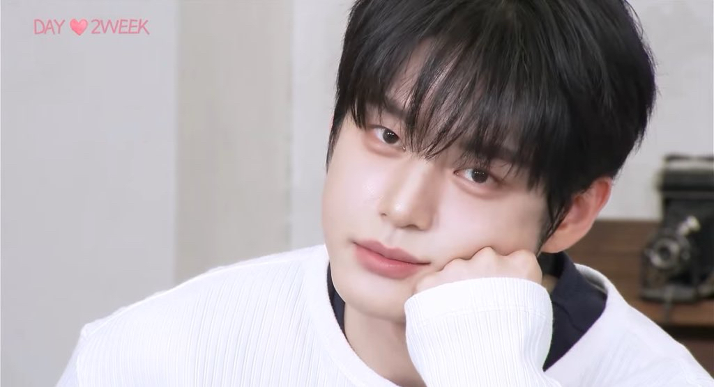 Recent activity shot of Kim Jiwoong (ZEROBASEONE)