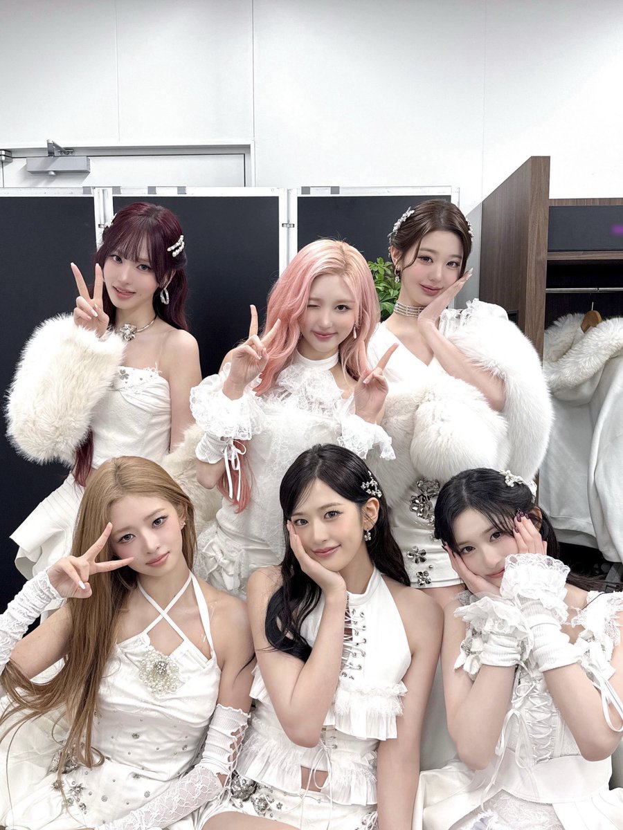 Behind-the-scenes cut of IVE