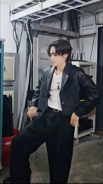 Behind-the-scenes cut of Sungyun (n.SSign)