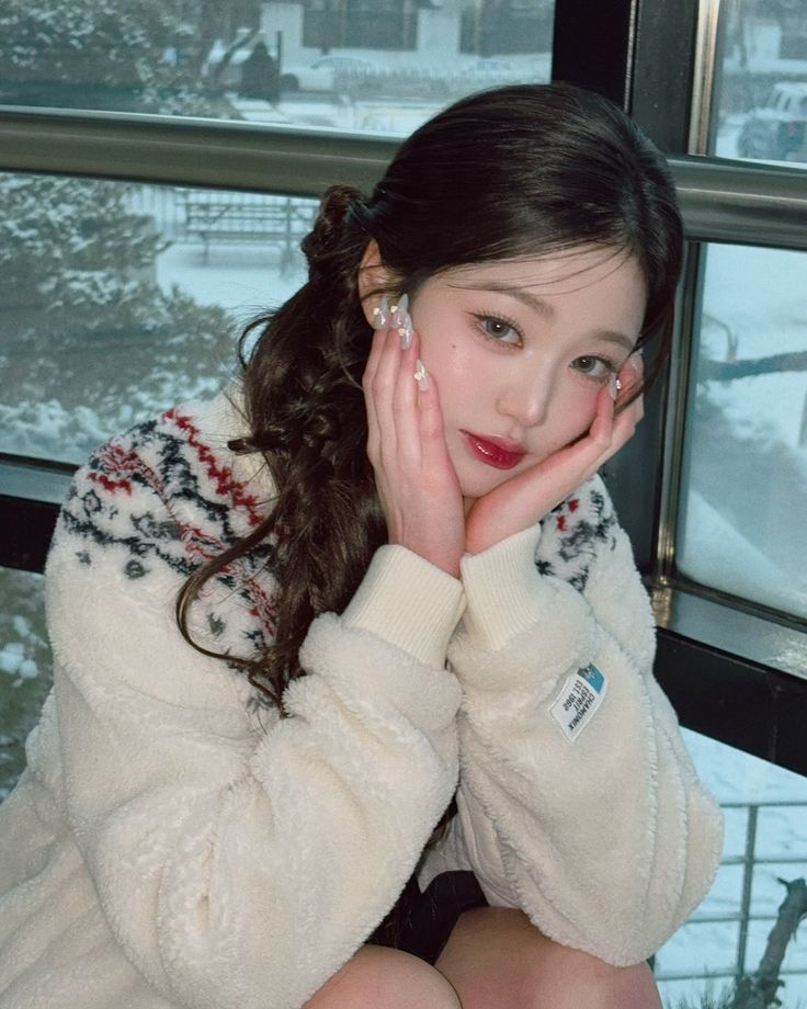Behind-the-scenes cut of Jang Wonyoung (IVE)