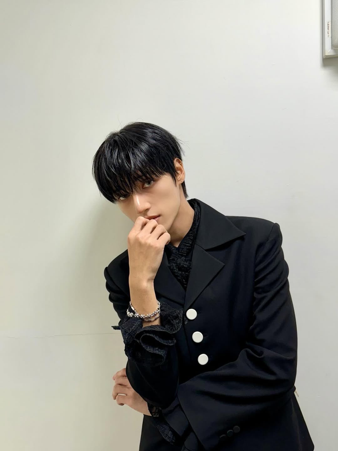 Behind-the-scenes cut of Wooyoung (ATEEZ)