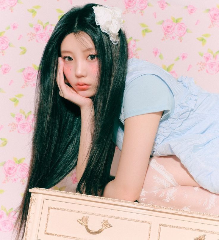 Behind-the-scenes cut of Wonhee (ILLIT)