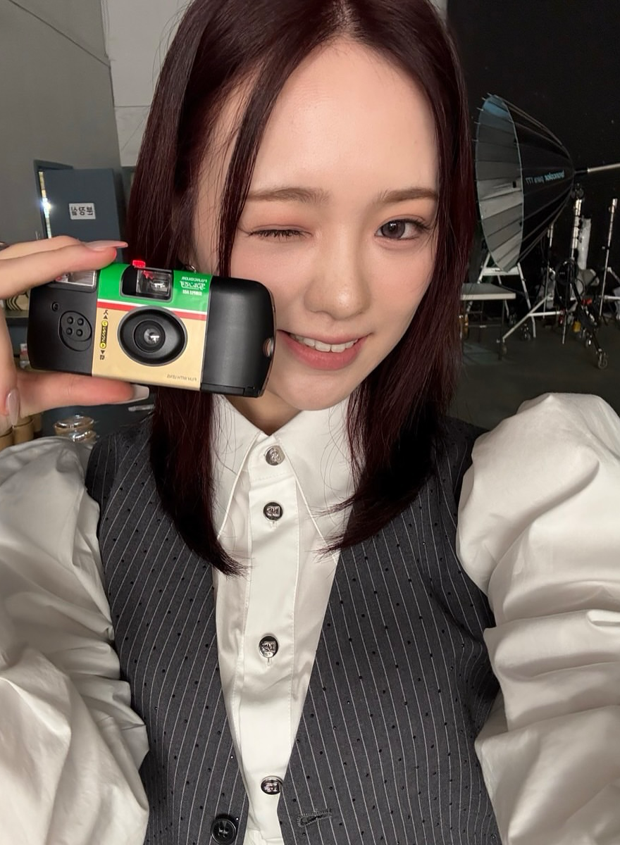 Behind-the-scenes cut of Rio (NiziU)
