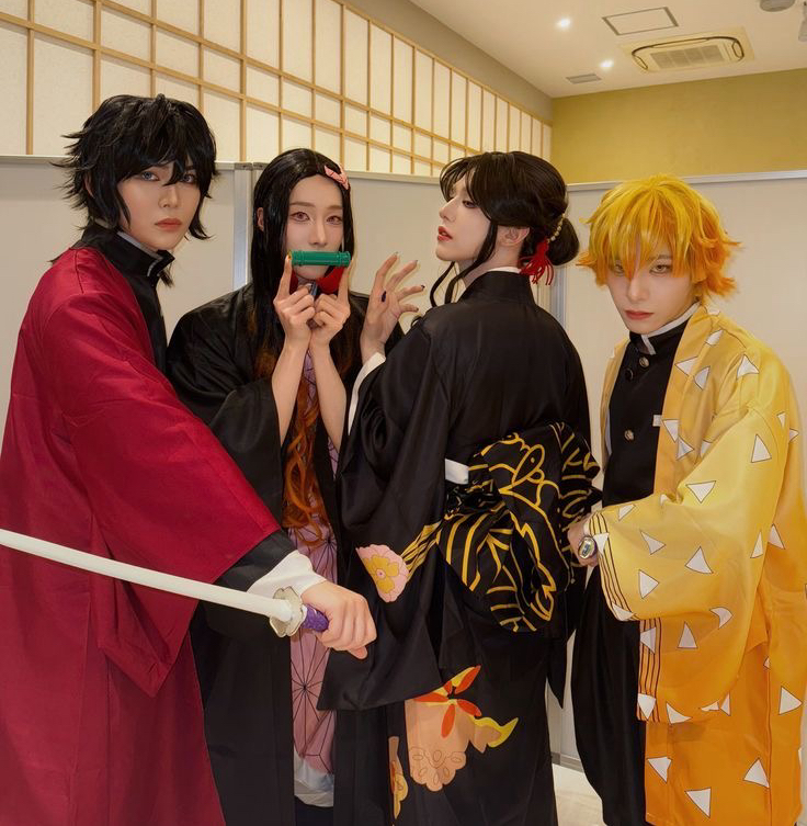 A moment captured by XLOV's fan