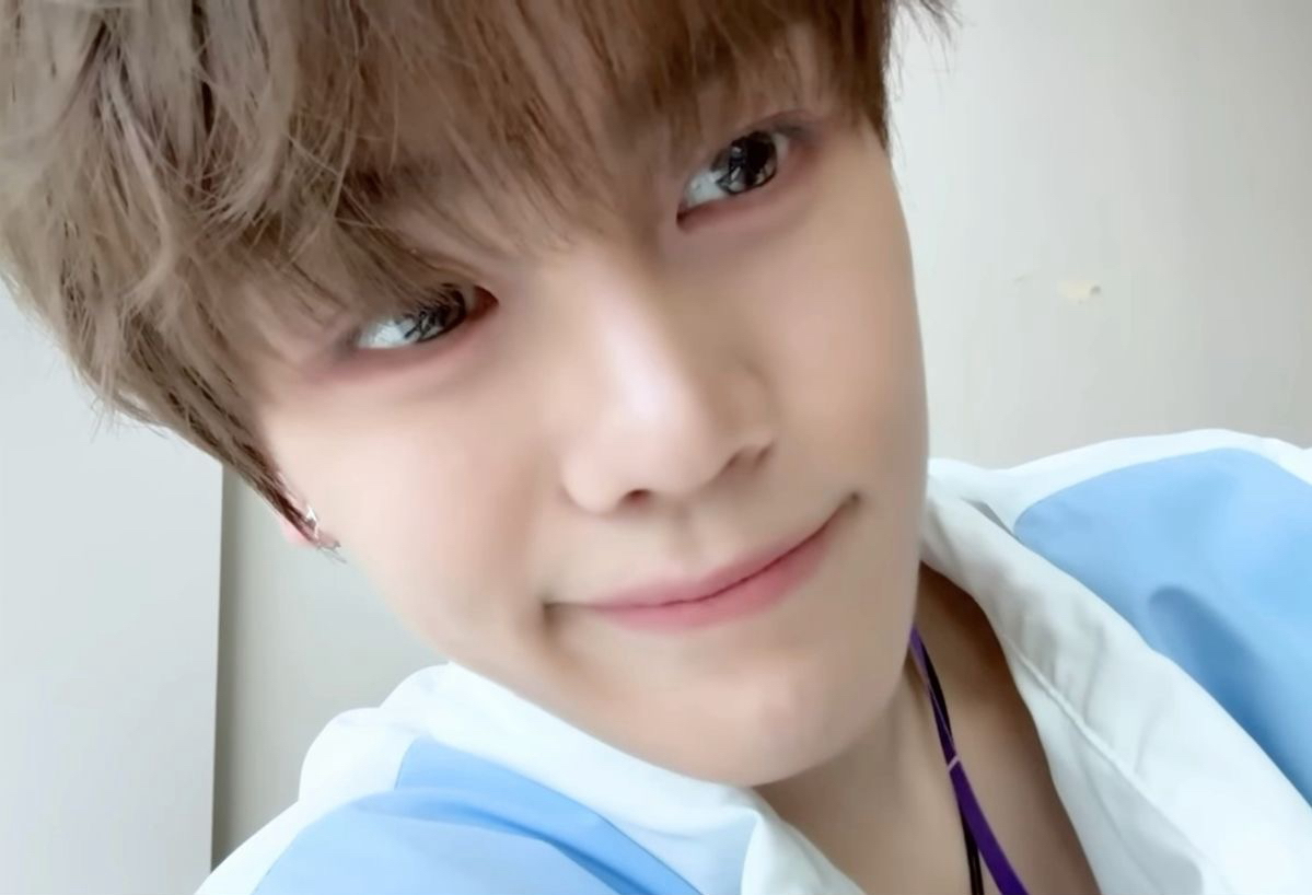 Latest photo of Kim Gyuvin (ZEROBASEONE)