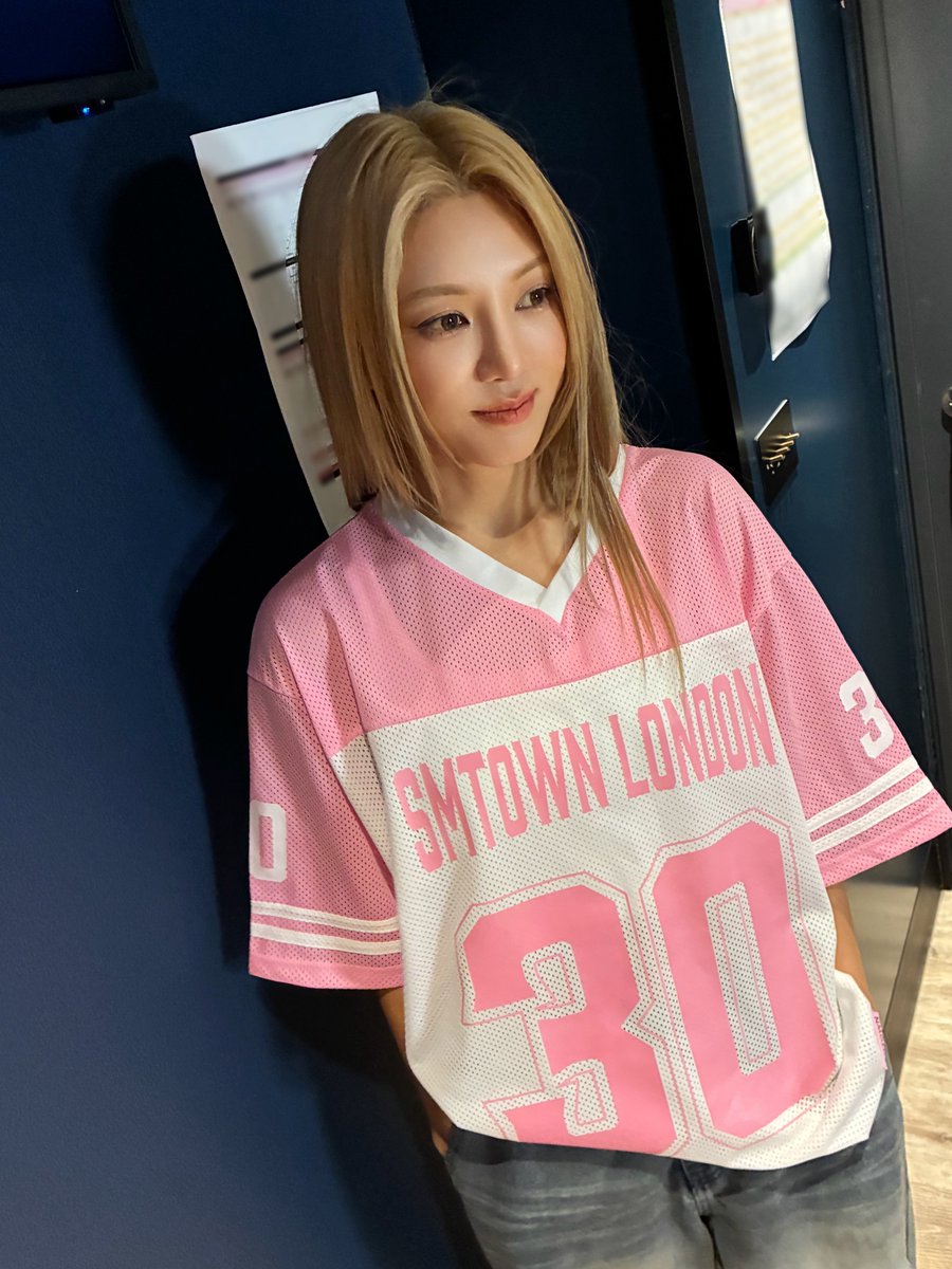 Behind-the-scenes cut of Girls' Generation