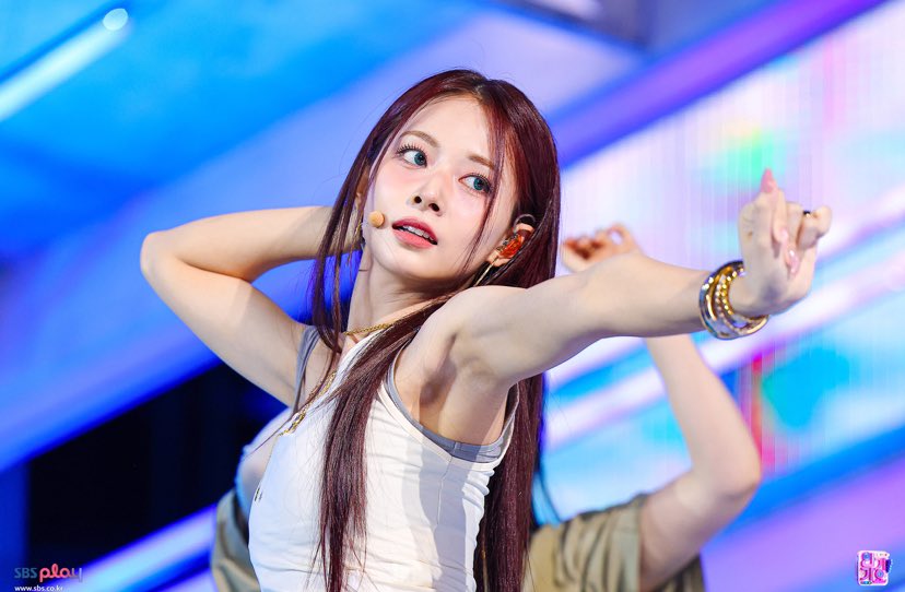 Behind-the-scenes cut of Tzuyu (TWICE)