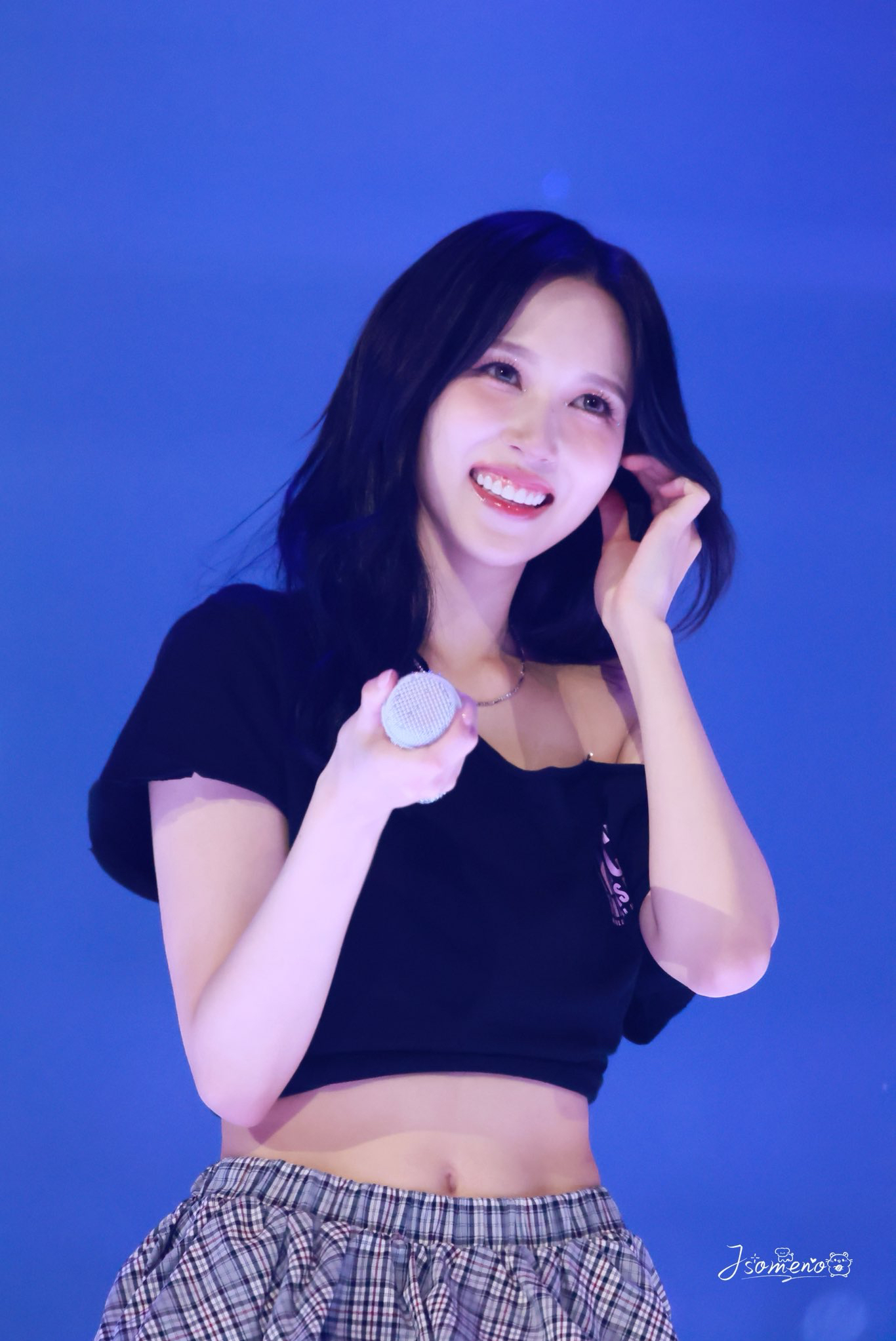 Behind-the-scenes cut of Mina (TWICE)