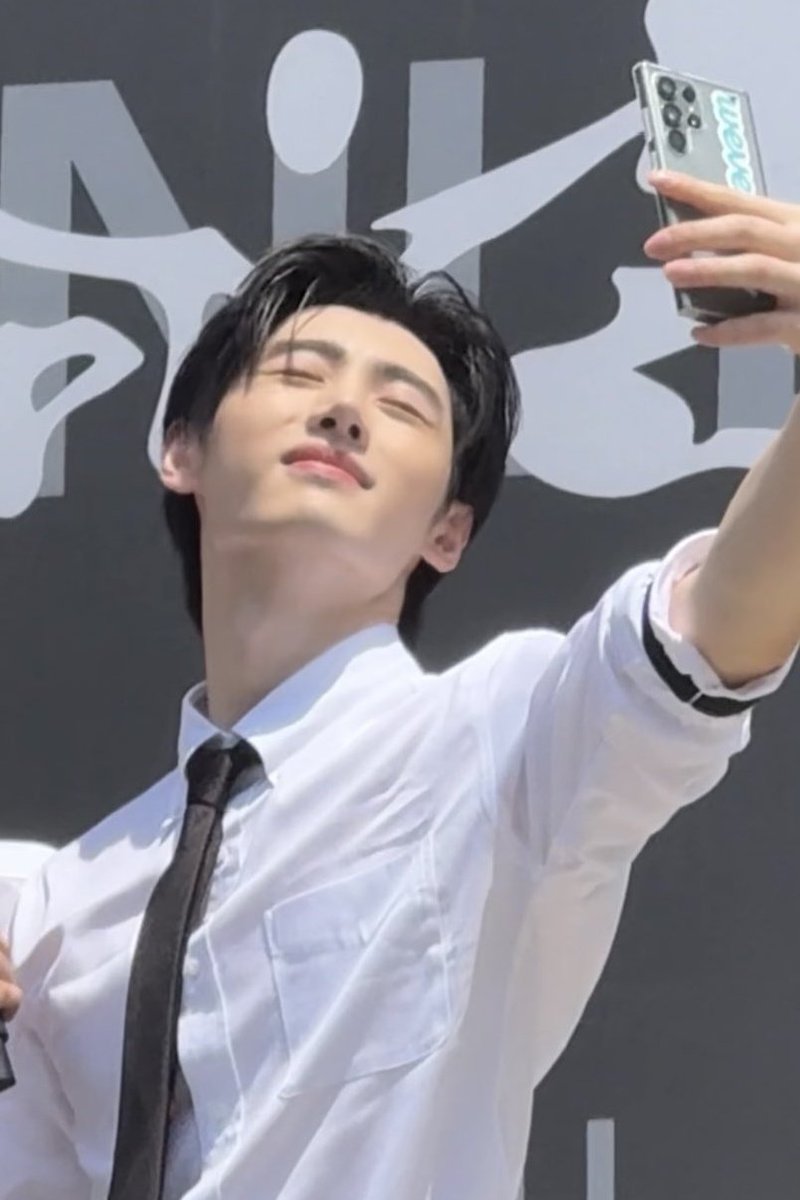 A moment captured by Sunghoon (ENHYPEN)'s fan