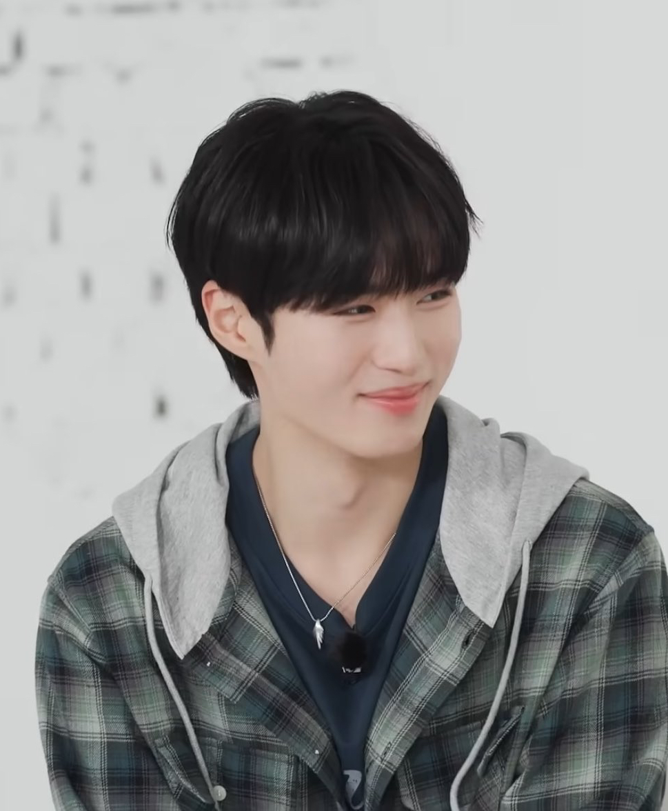 Behind-the-scenes cut of Kim Junseo (ALPHA DRIVE ONE)