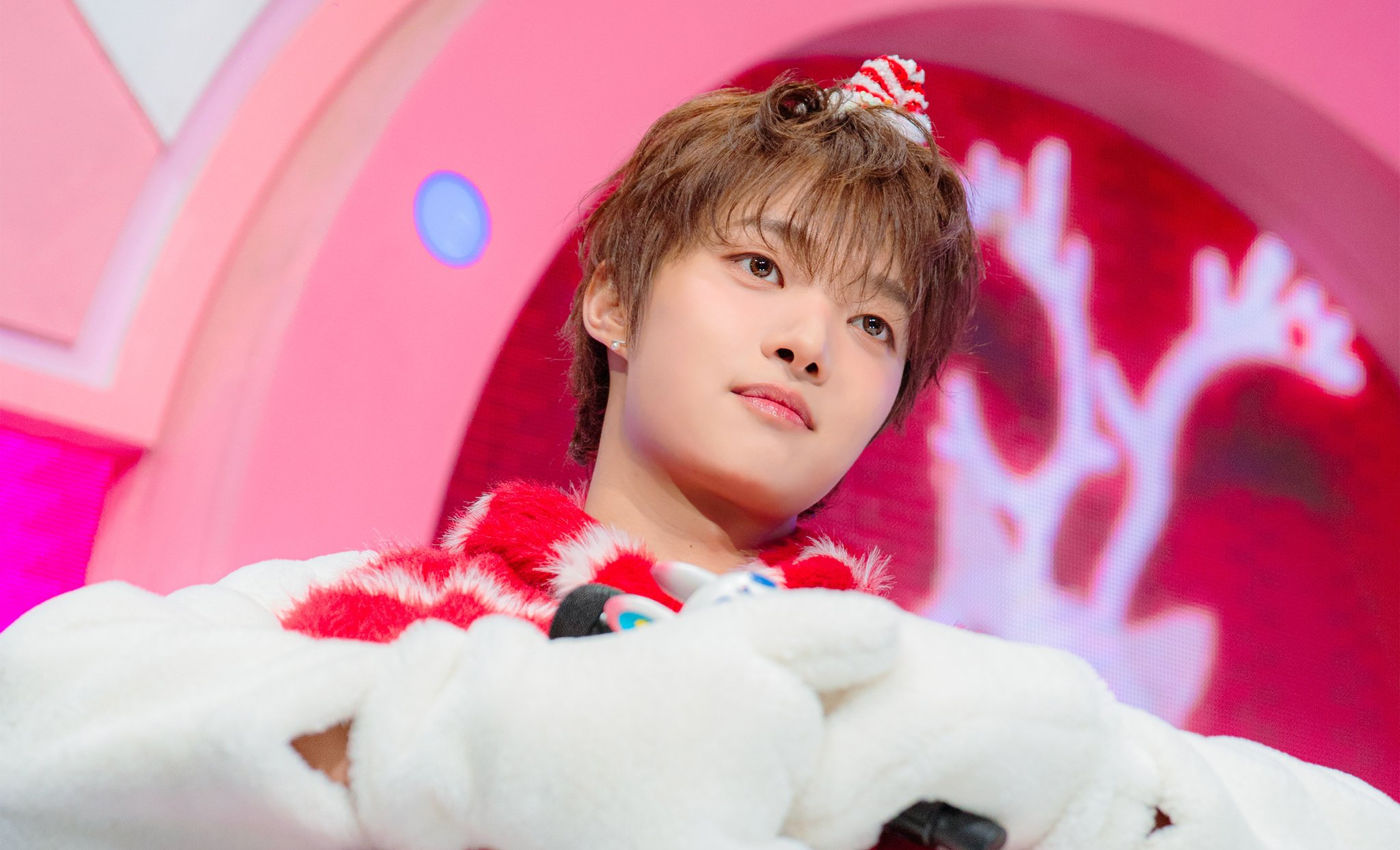 Behind-the-scenes cut of EJ (&TEAM)