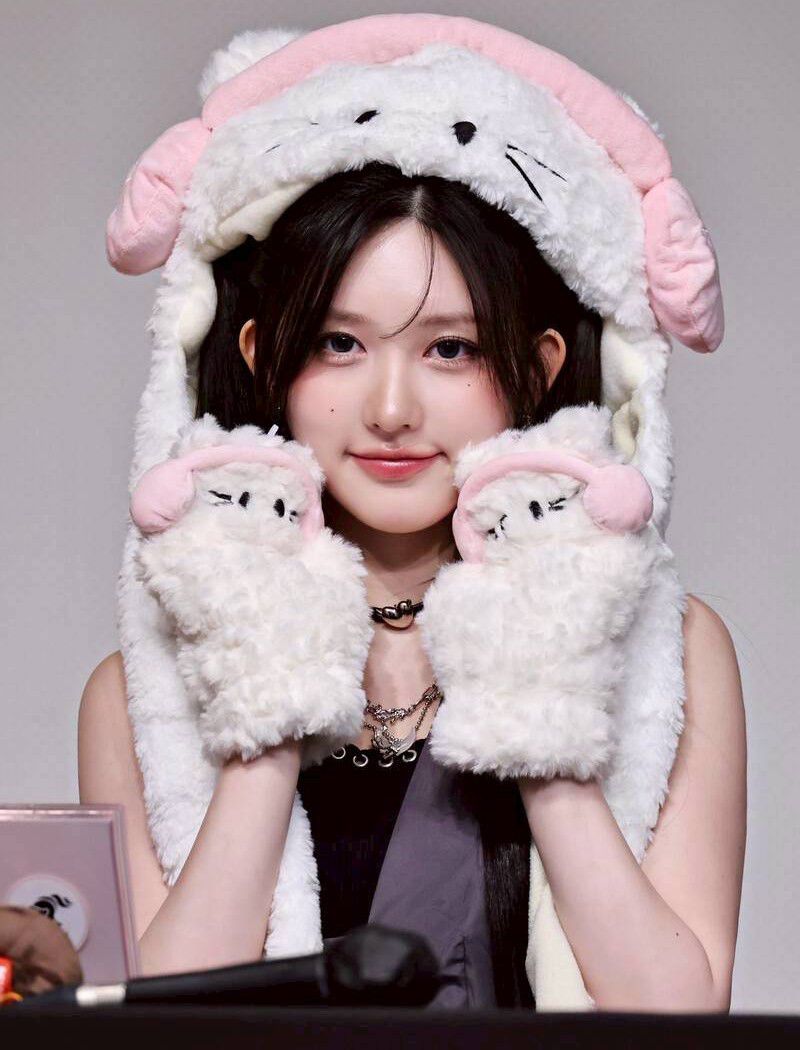 Recent activity shot of Gaeul (IVE)