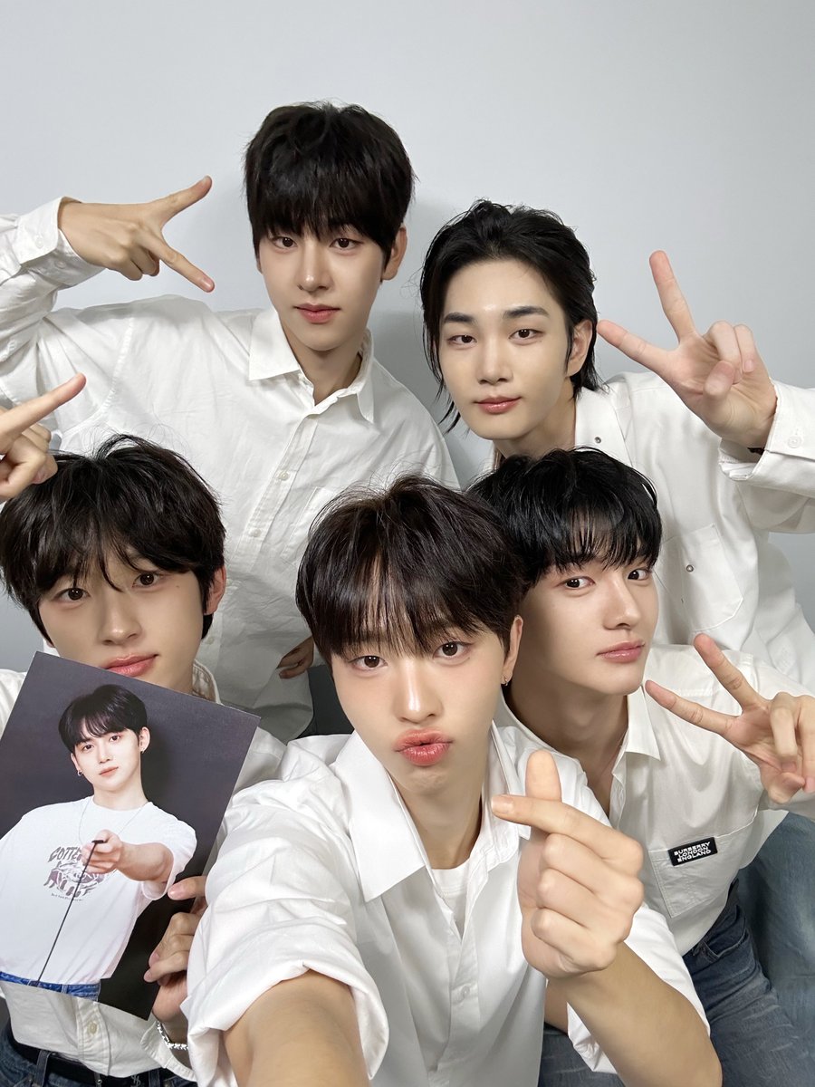 A moment captured by DRIPPIN's fan