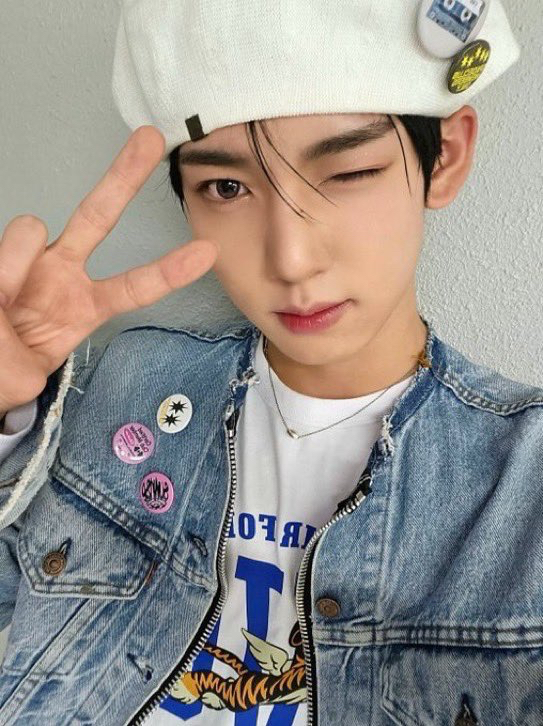 Behind-the-scenes cut of Han Yujin (ZEROBASEONE)