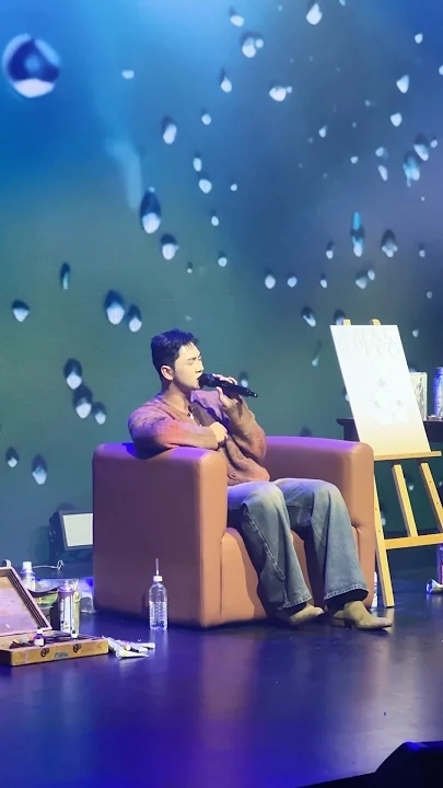 A moment captured by Baekho's fan