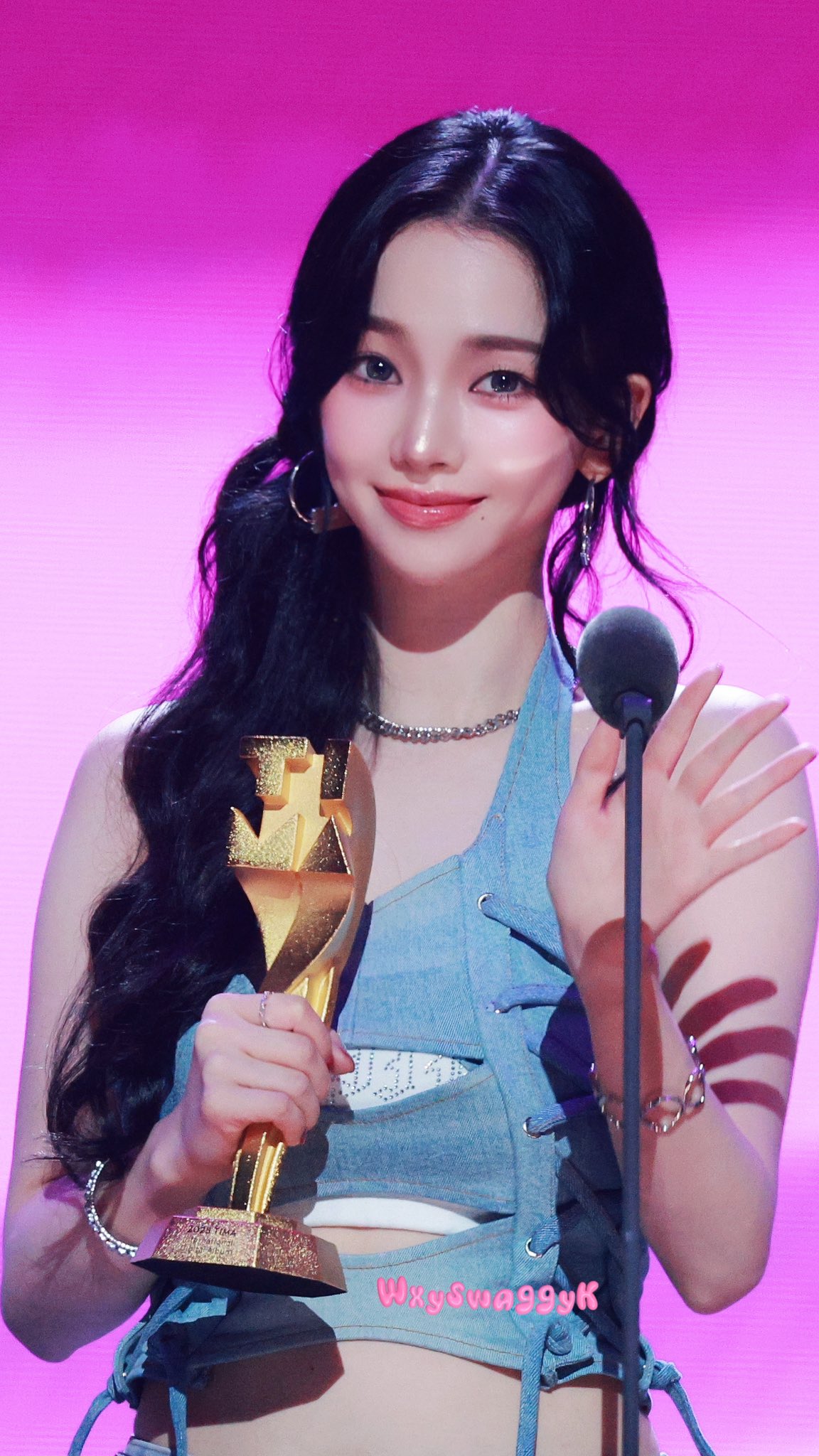 A heartfelt wallpaper shared by Karina (aespa)'s fans
