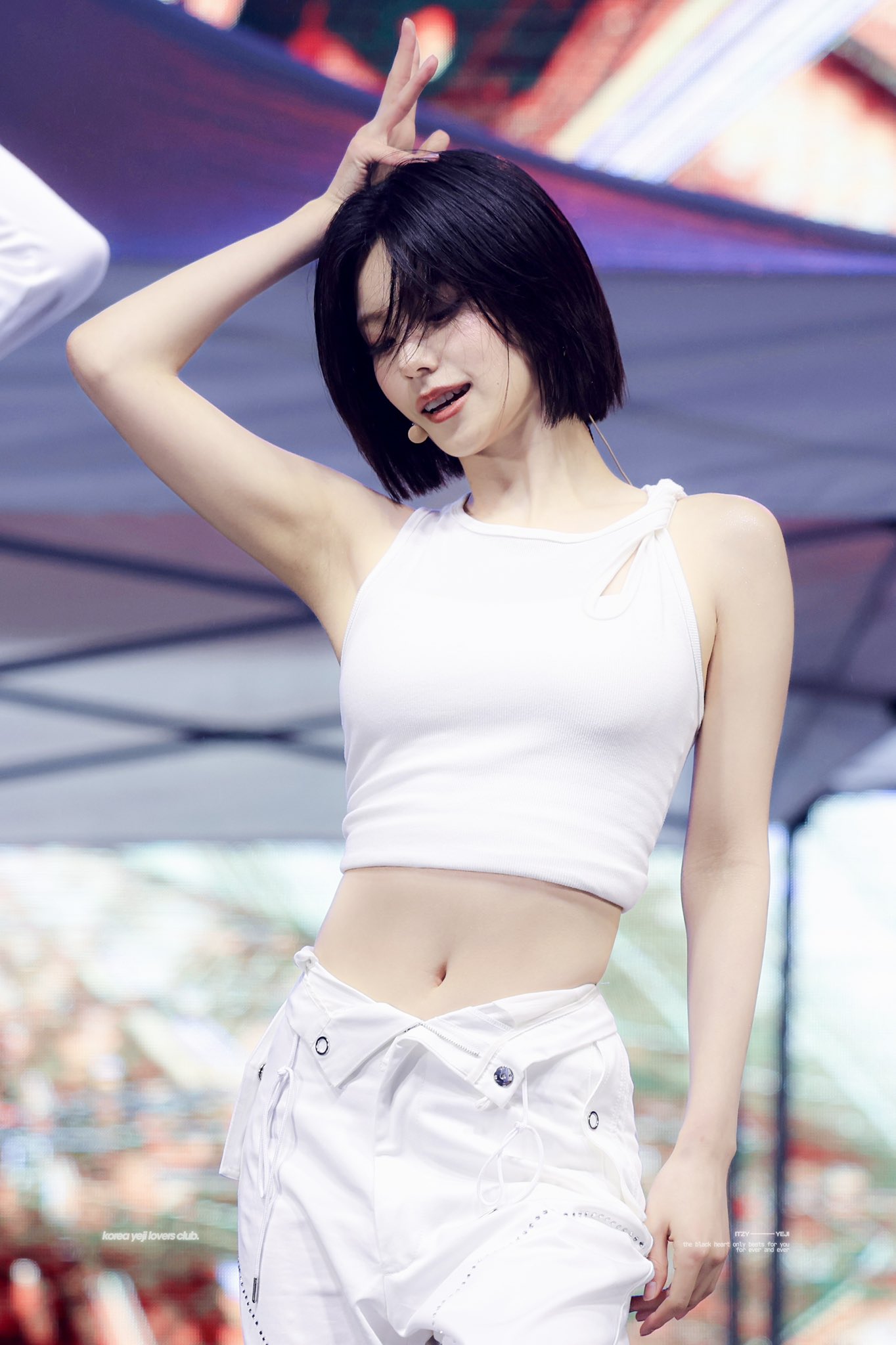Recent activity shot of Yeji (ITZY)