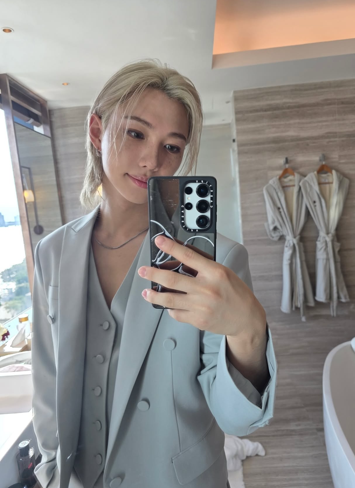 A heartfelt wallpaper shared by Felix (Stray Kids)'s fans