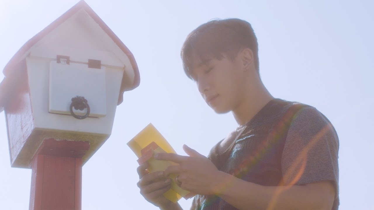 A moment captured by Wonho's fan
