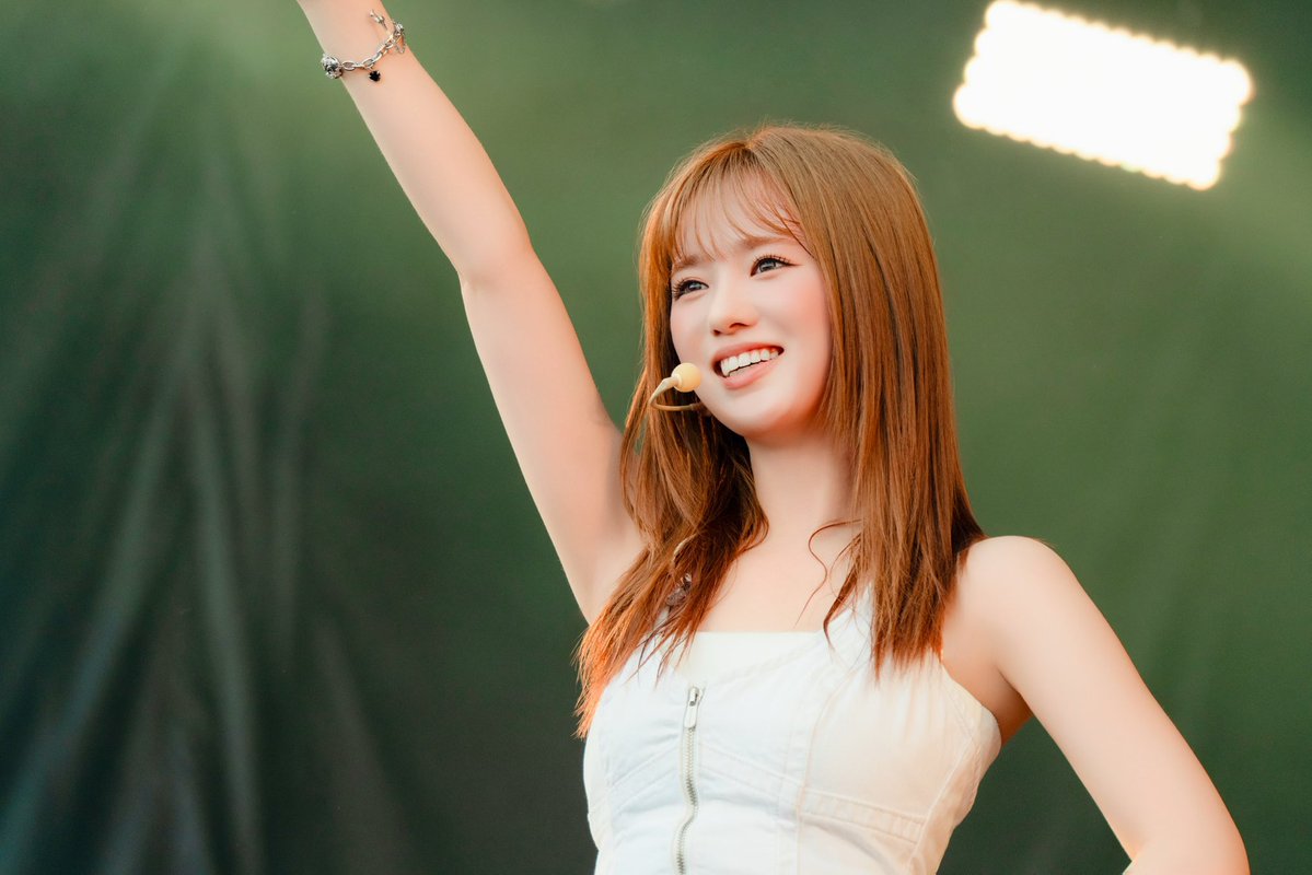 A moment captured by NiziU's fan