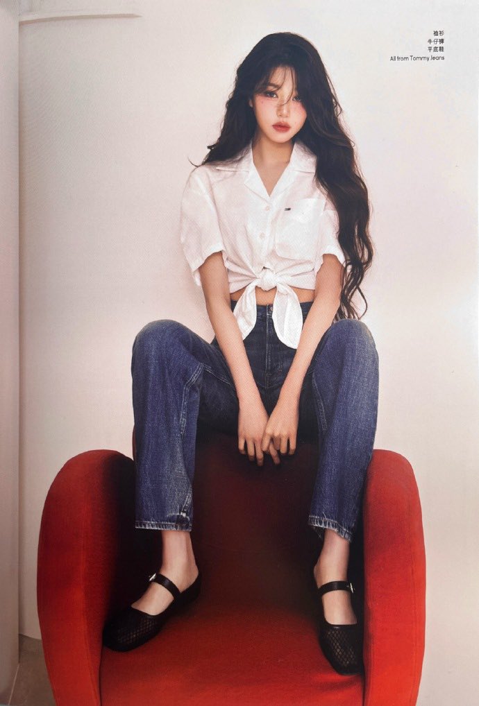 Recent activity shot of Jang Wonyoung (IVE)