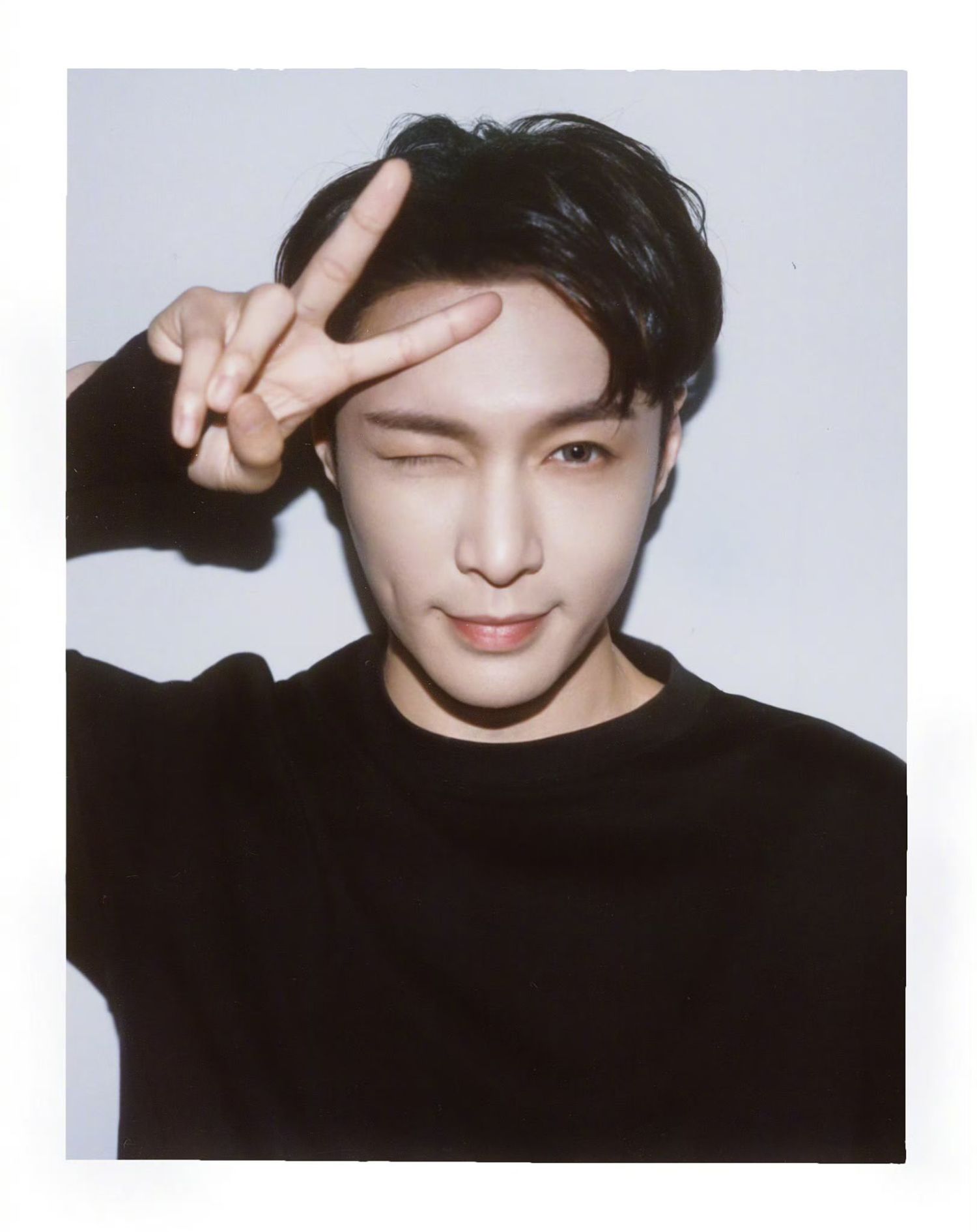 Recent activity shot of Lay (EXO)