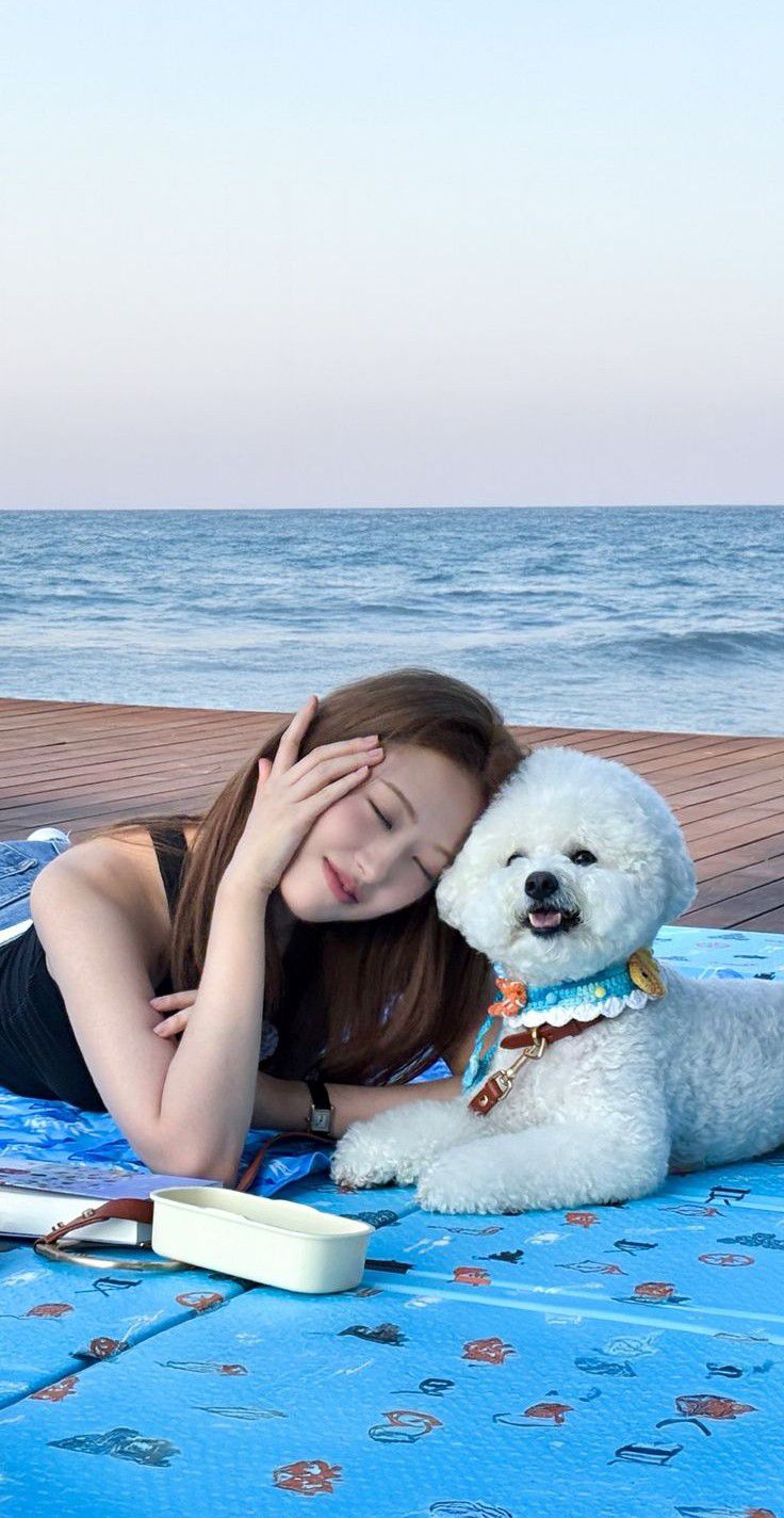 Today's most popular wallpaper in the An Yujin (IVE) community