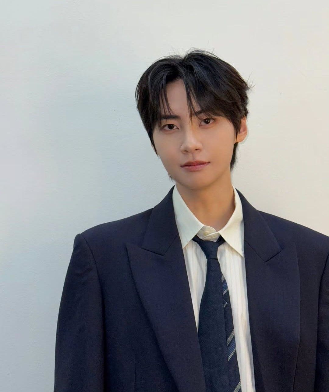 Behind-the-scenes cut of Lee Jinhyuk